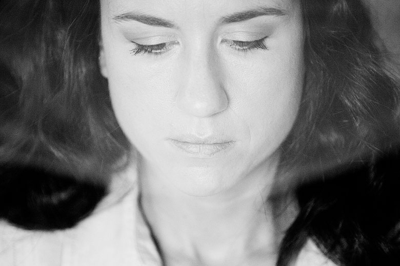 Julieta preparándose para su boda