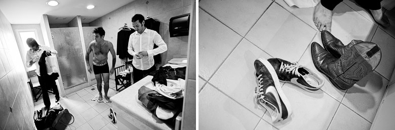 El novio en el hotel donde se prepara para la boda