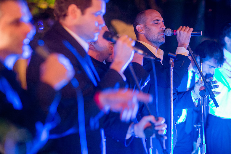 Vox Pop cantando en el casamiento