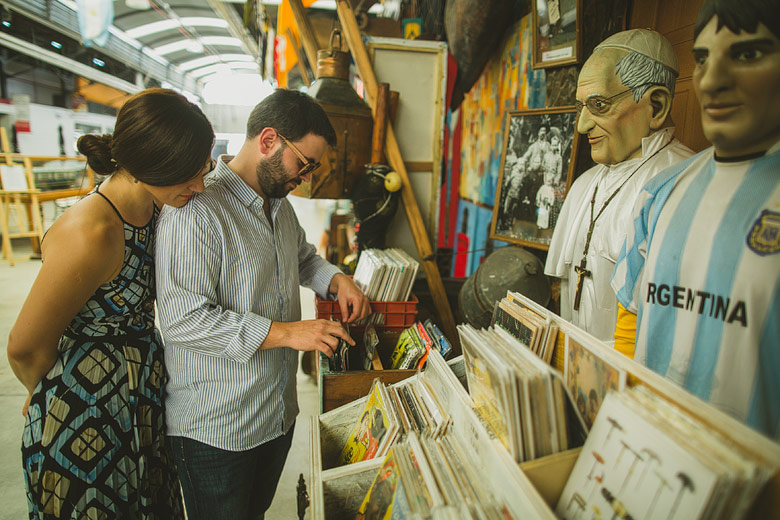 Pre-wed photo shooting in Flea Market in Buenos Aires