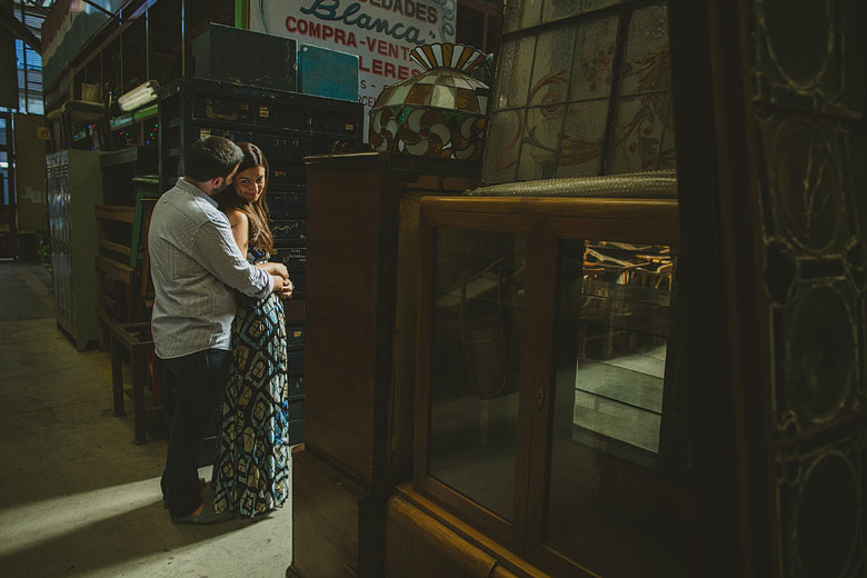 Sesion de fotos de novios en el Mercado de las Pulgas