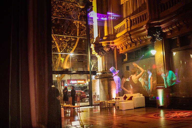 fotos de casamiento de noche en el palacio barolo