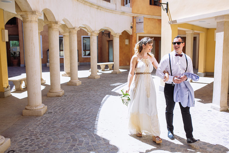 sesion de fotos de novios en Torre Pueblo en Benavidez
