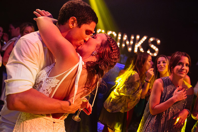 fotos de casamiento con luz disponible
