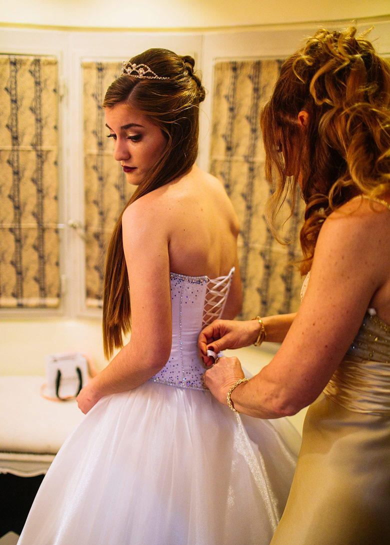 getting ready quinceañera