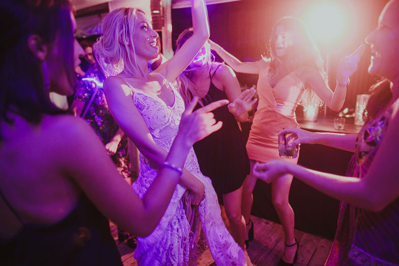 fiesta de casamiento en la huella punta del este