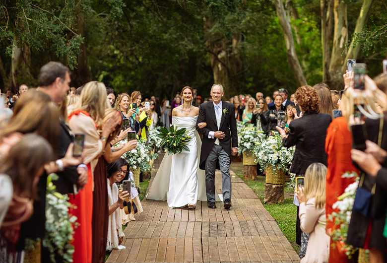 entrada-de-novia-casamiento-en-el-bosque