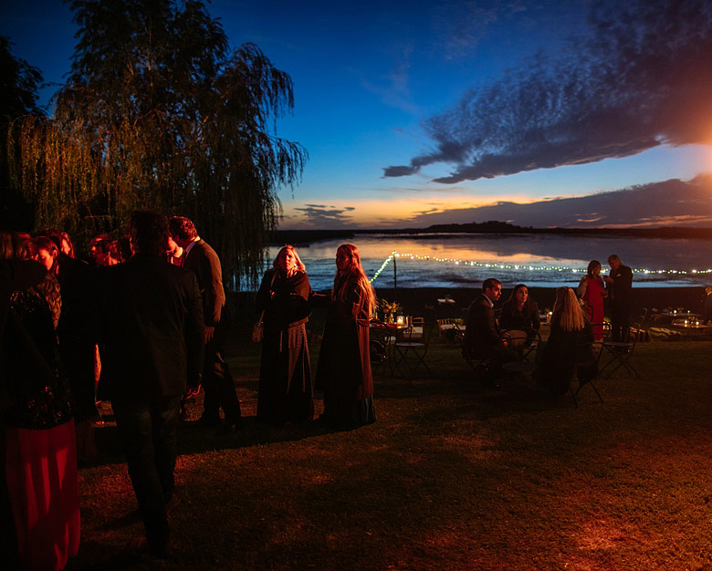 casamiento-al-atardecer-campo-lago